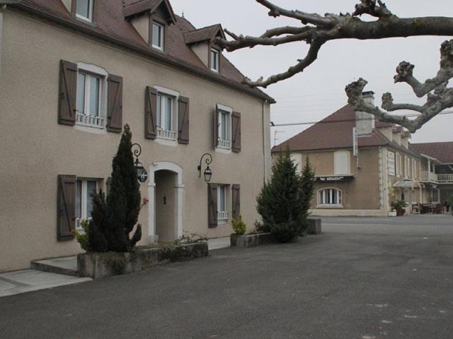 Hotel Peret Denguin Exterior photo